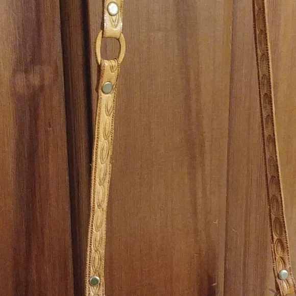 Leather Tooled Camel Crossbody/Shoulder Bag - Picture 5 of 8